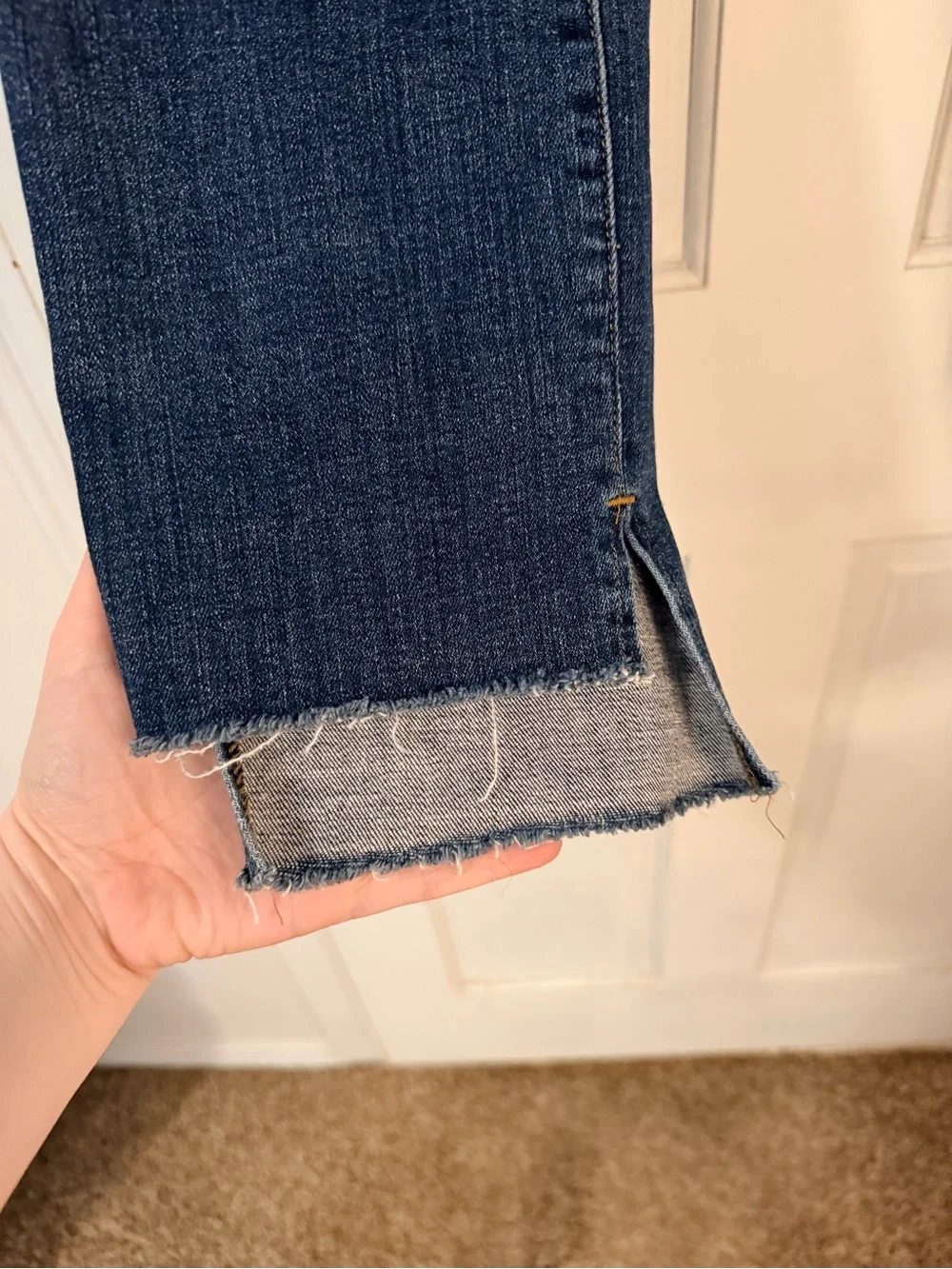 Frame Denim Le High Straight Jeans in Dark Blue Wash with High-Low Hem - Picture 3 of 4